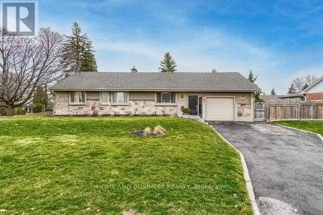 Property Photo: 8 Sora Drive ON L5M 1B2