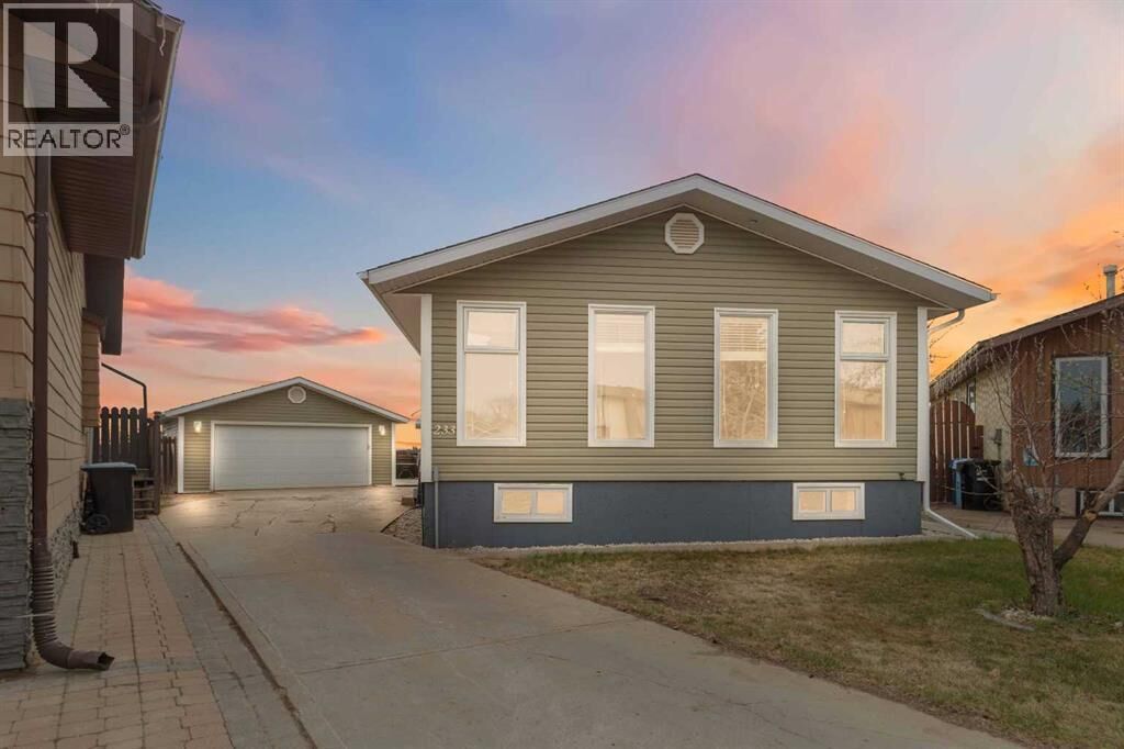 Property Photo:  233 Gladstone Bay  AB T9K 1S3 
