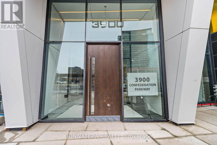 Property Photo:  3900 Confederation Parkway 3904  ON L5B 0M3 