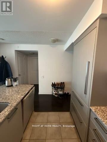Property Photo: 5162 Yonge Street North 1111 ON M2N 0E9