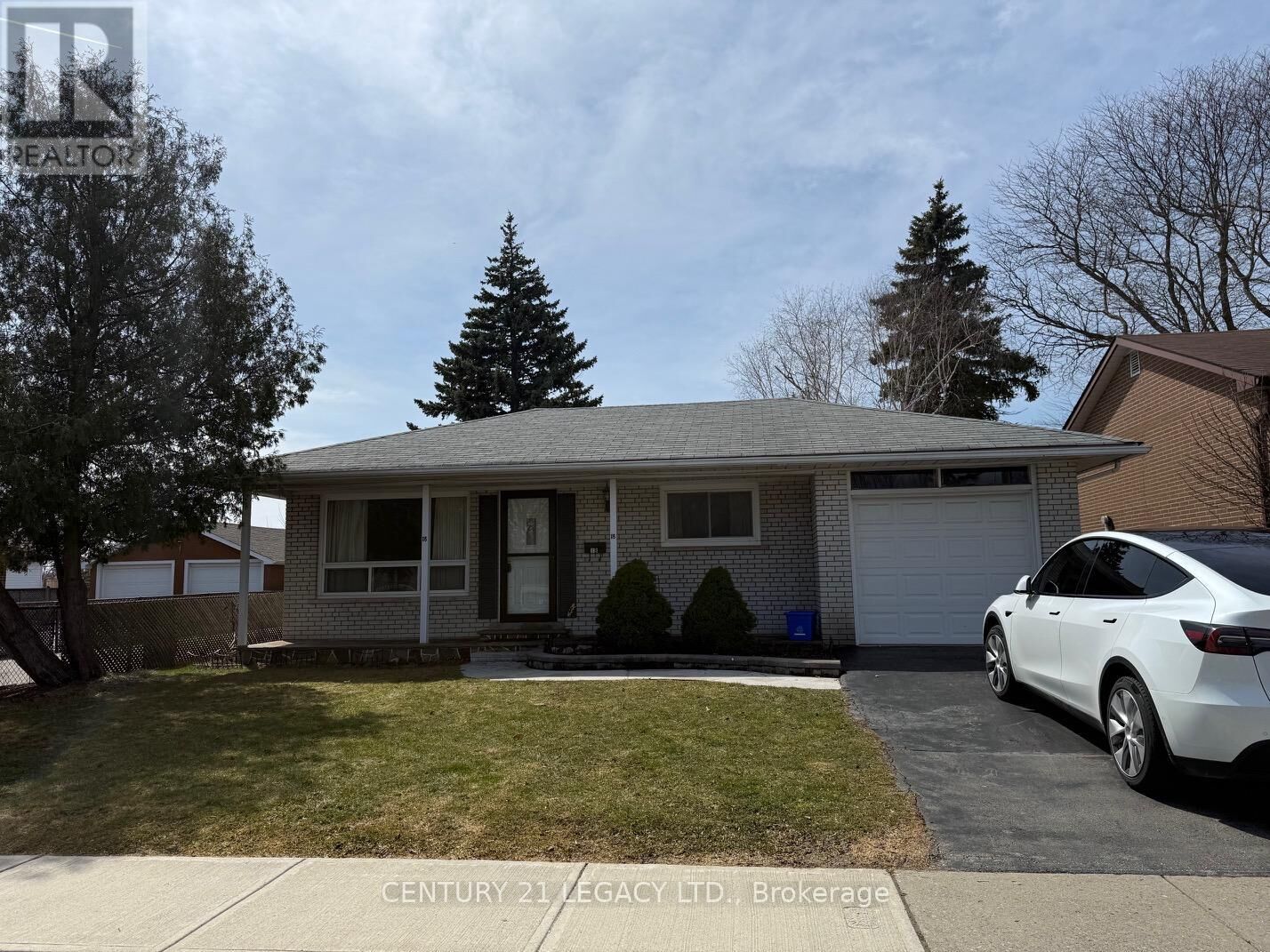 Property Photo:  18 Harper Road (Bsmt)  ON L6W 2W5 