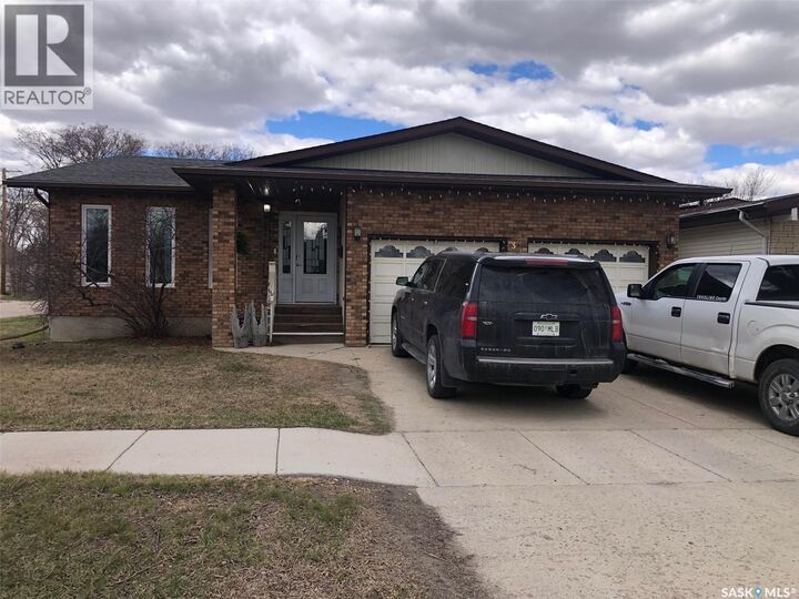 Property Photo:  304 1st Avenue NE  SK S0A 3B0 