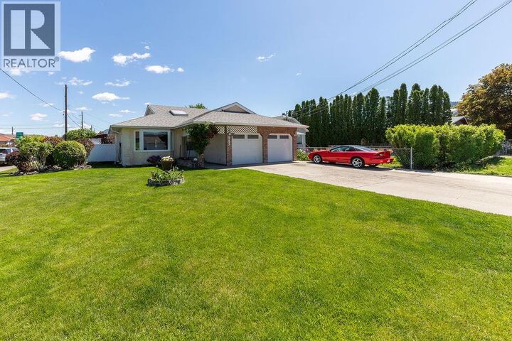 Property Photo:  985 Schreiner Street  BC V2B 5W1 