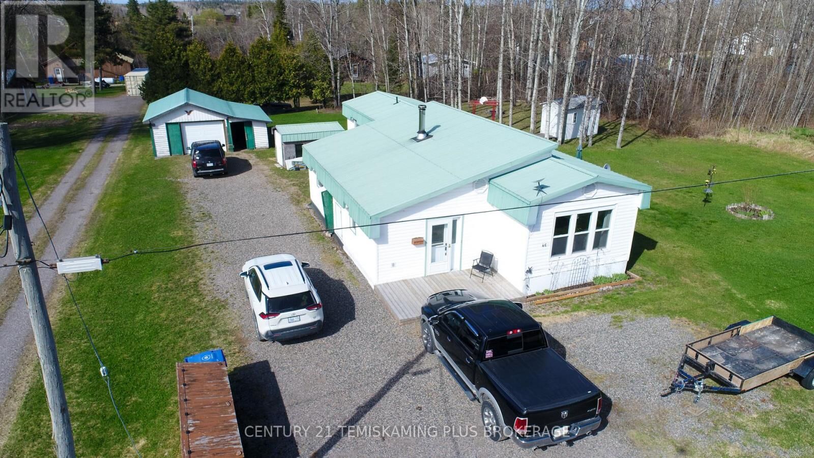 Property Photo:  46 Fifth Street West  ON P0J 1G0 