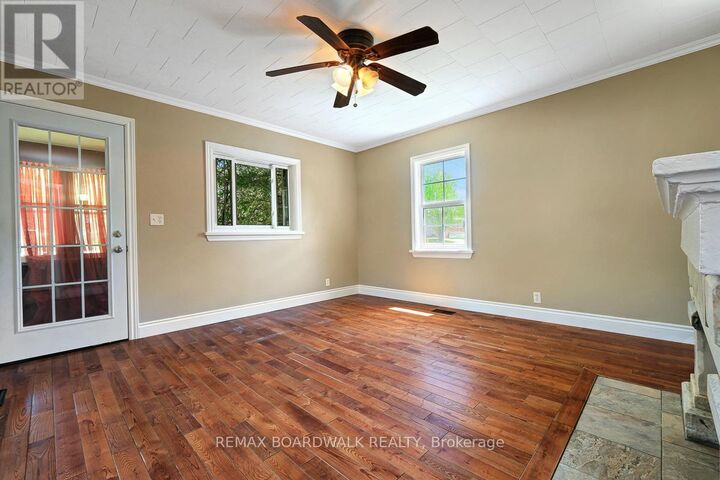 Property Photo:  96 York Street  ON K0G 1K0 