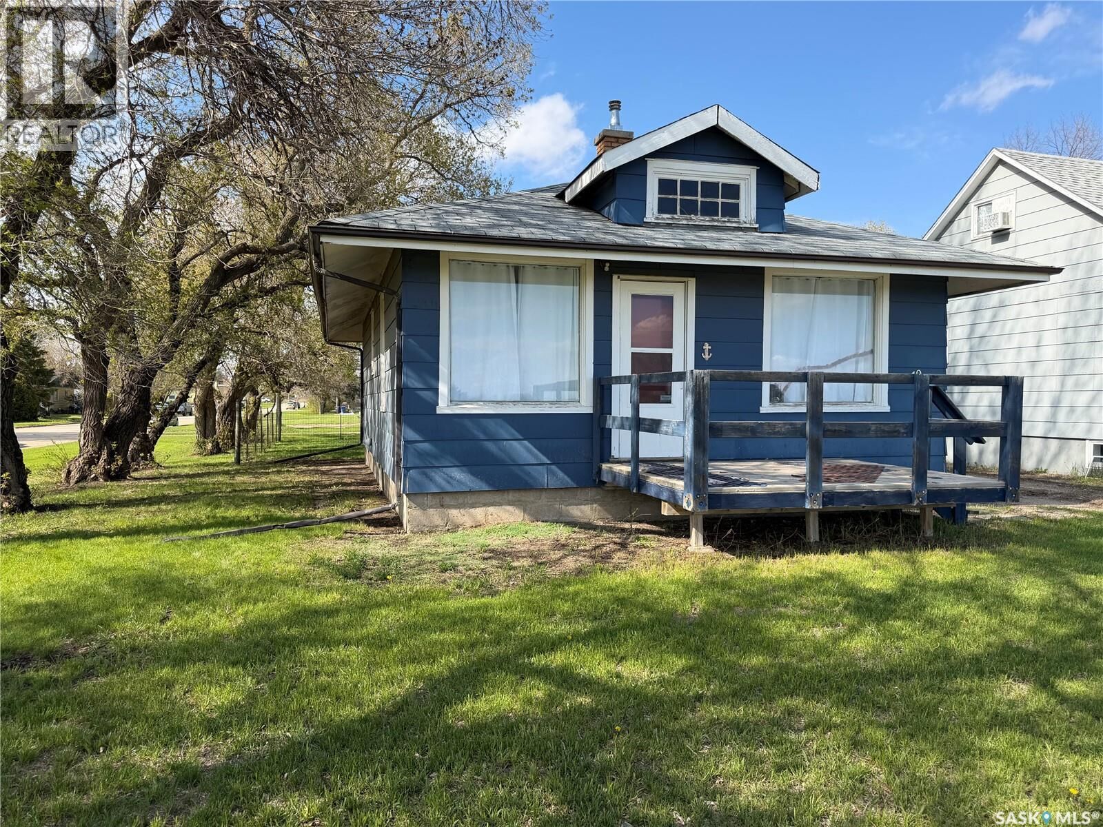 Property Photo: 10 Railway Avenue SK S0C 2H0