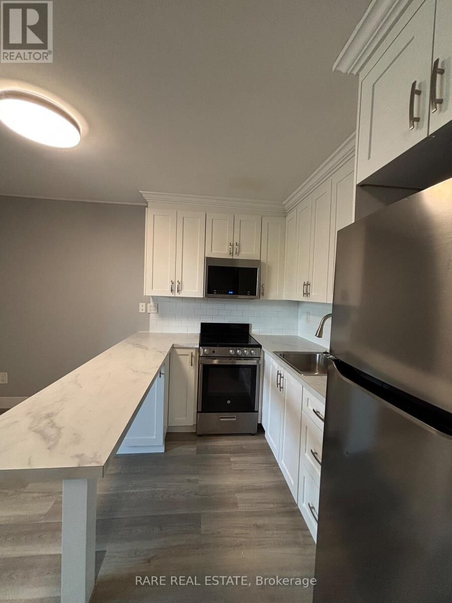 Property Photo:  253 Augusta Avenue 3  ON M5T 2L8 