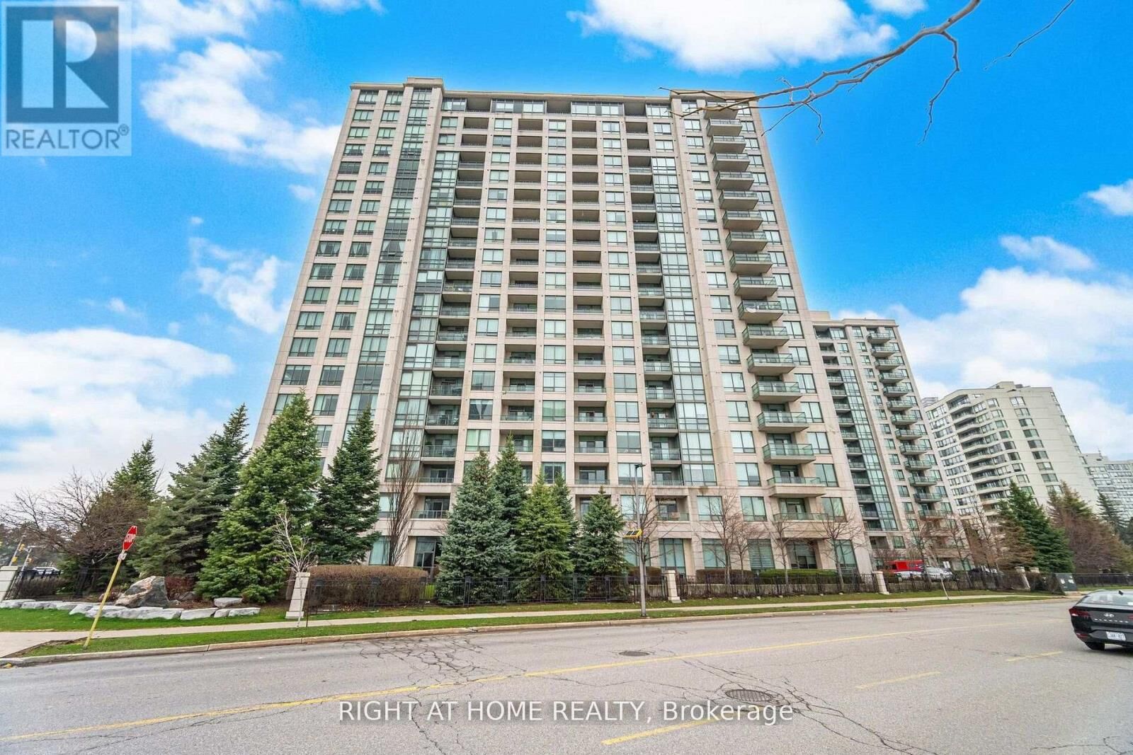Property Photo: 88 Promenade Circle 1010 ON L4J 9A4