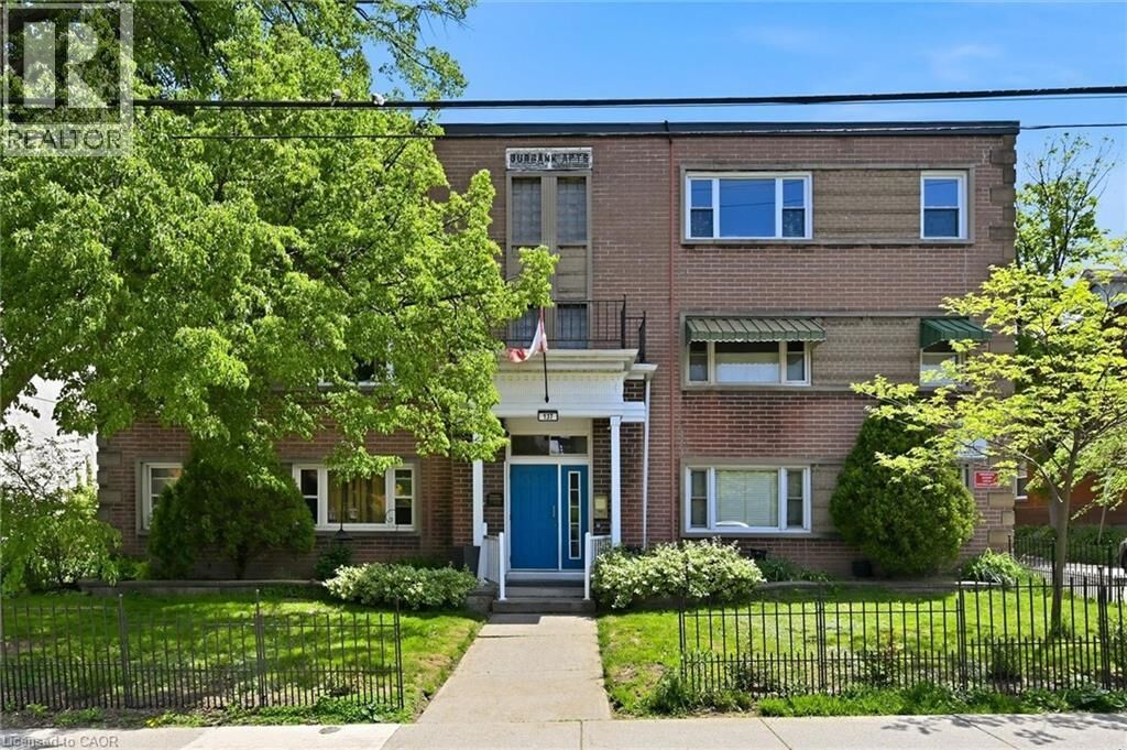 Property Photo:  137 Emerald Street South 28  ON L8N 2V4 