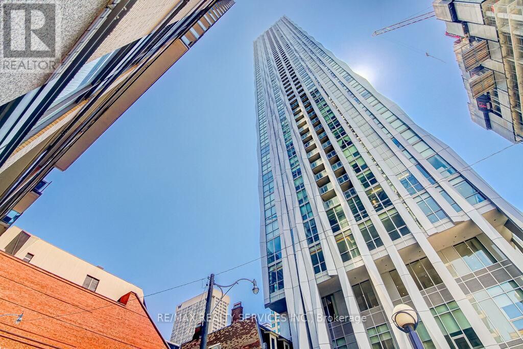 Property Photo:  1 Yorkville Avenue 2611  ON M4W 1L1 