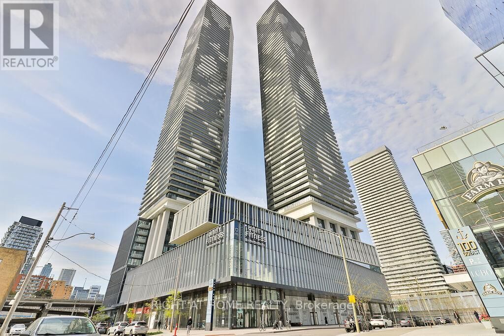 Property Photo:  138 Downes Street 3111  ON M5E 0E4 