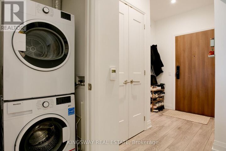 Property Photo:  21 Park Street 910  ON L5G 1L7 