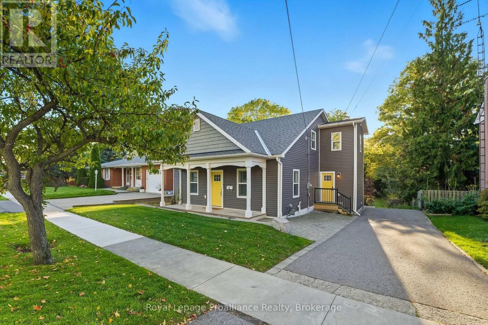 Property Photo:  80 Elgin Street North  ON L1A 2M1 