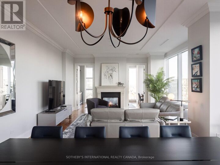 Property Photo: 183 Wellington Street West 4301 ON M5V 0A1