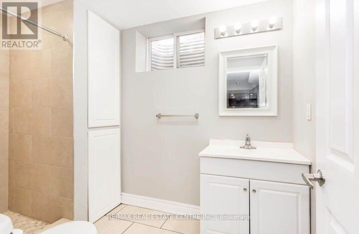 Property Photo:  689 Ambroise Crescent  ON L9T 0M4 