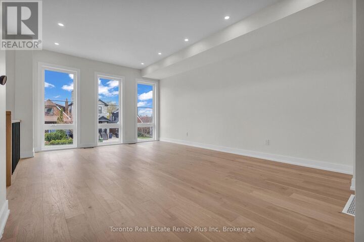 Property Photo:  138 Bowie Avenue  ON M6E 2R2 