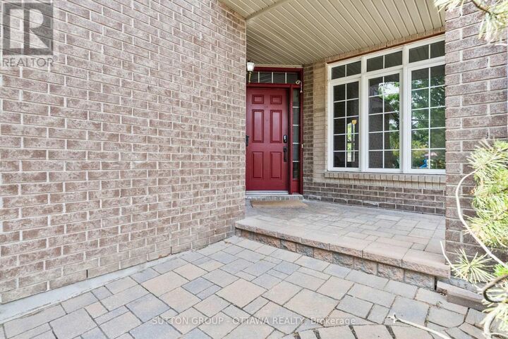 Property Photo:  236 Colbert Crescent  ON K1V 2C5 