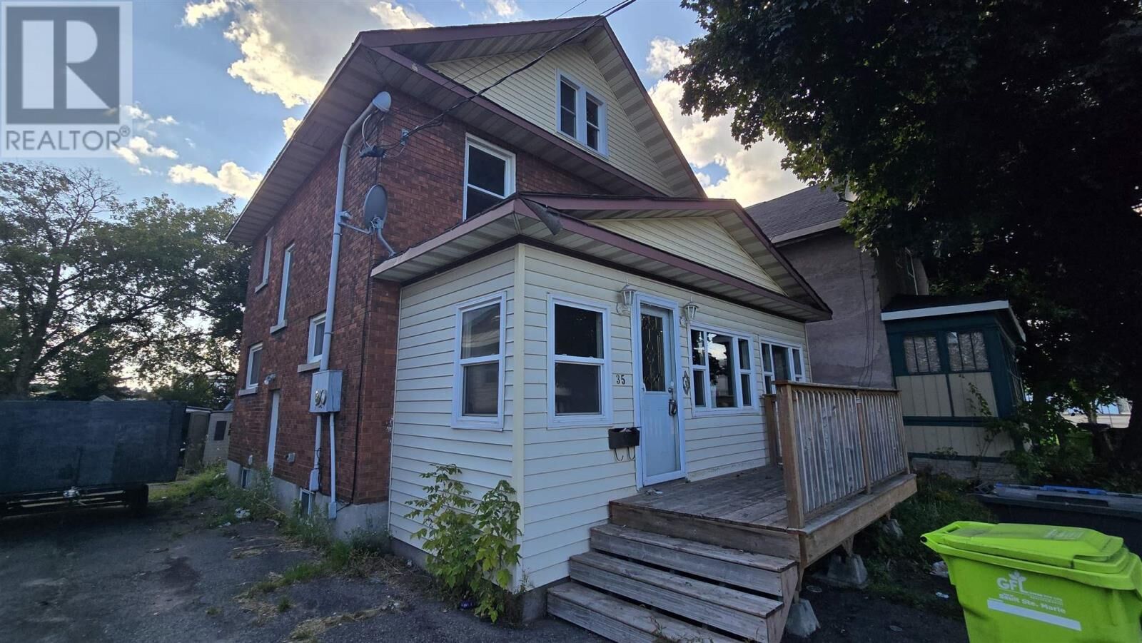 Property Photo:  35 Albert St  ON P6A 2H7 