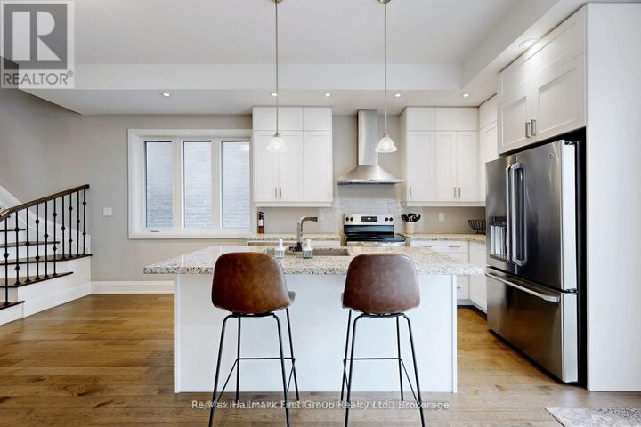 Property Photo:  2 Helen Avenue  ON M6N 2B4 