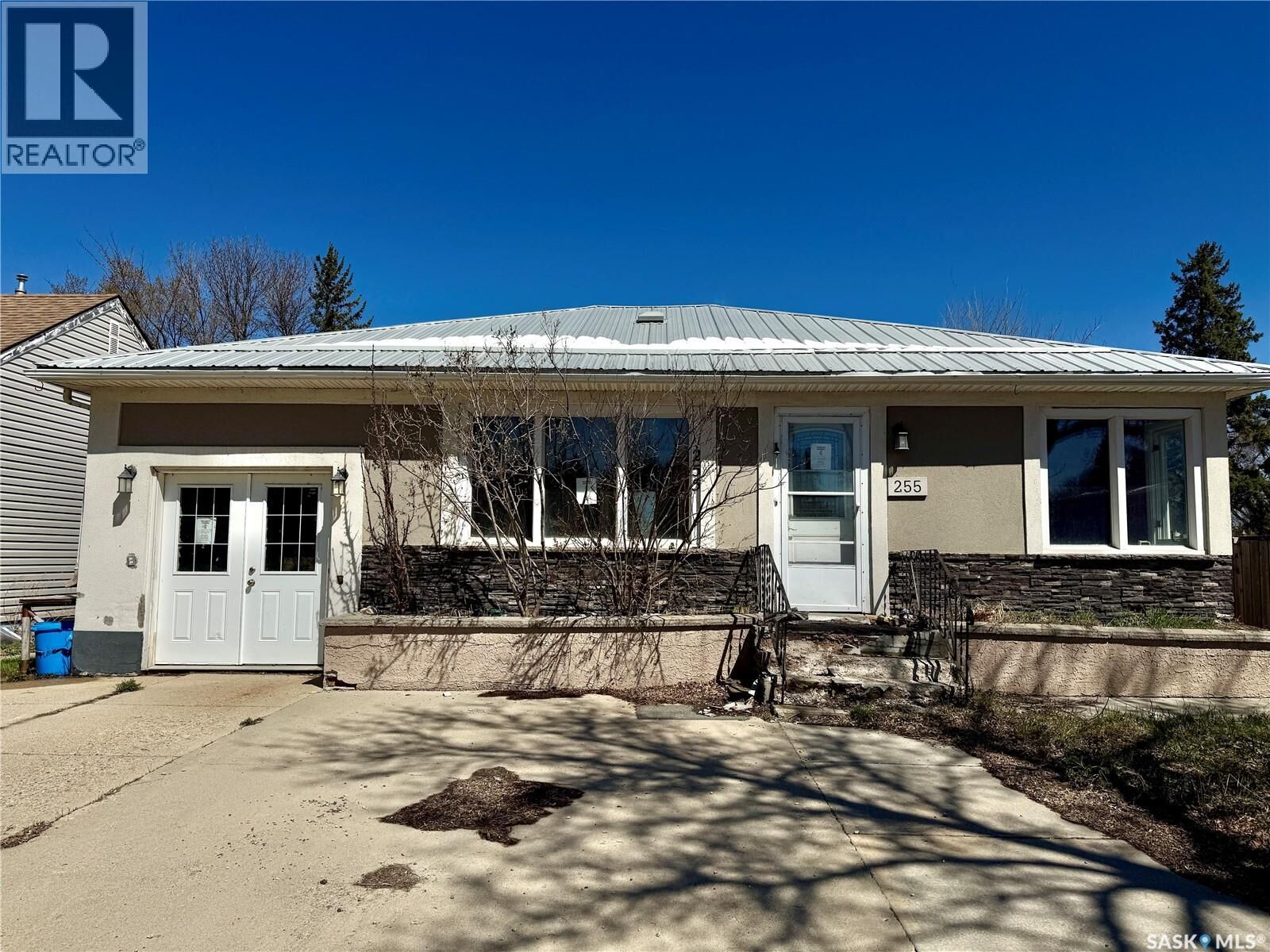 Property Photo:  255 Broadway Street W  SK S3N 0N4 