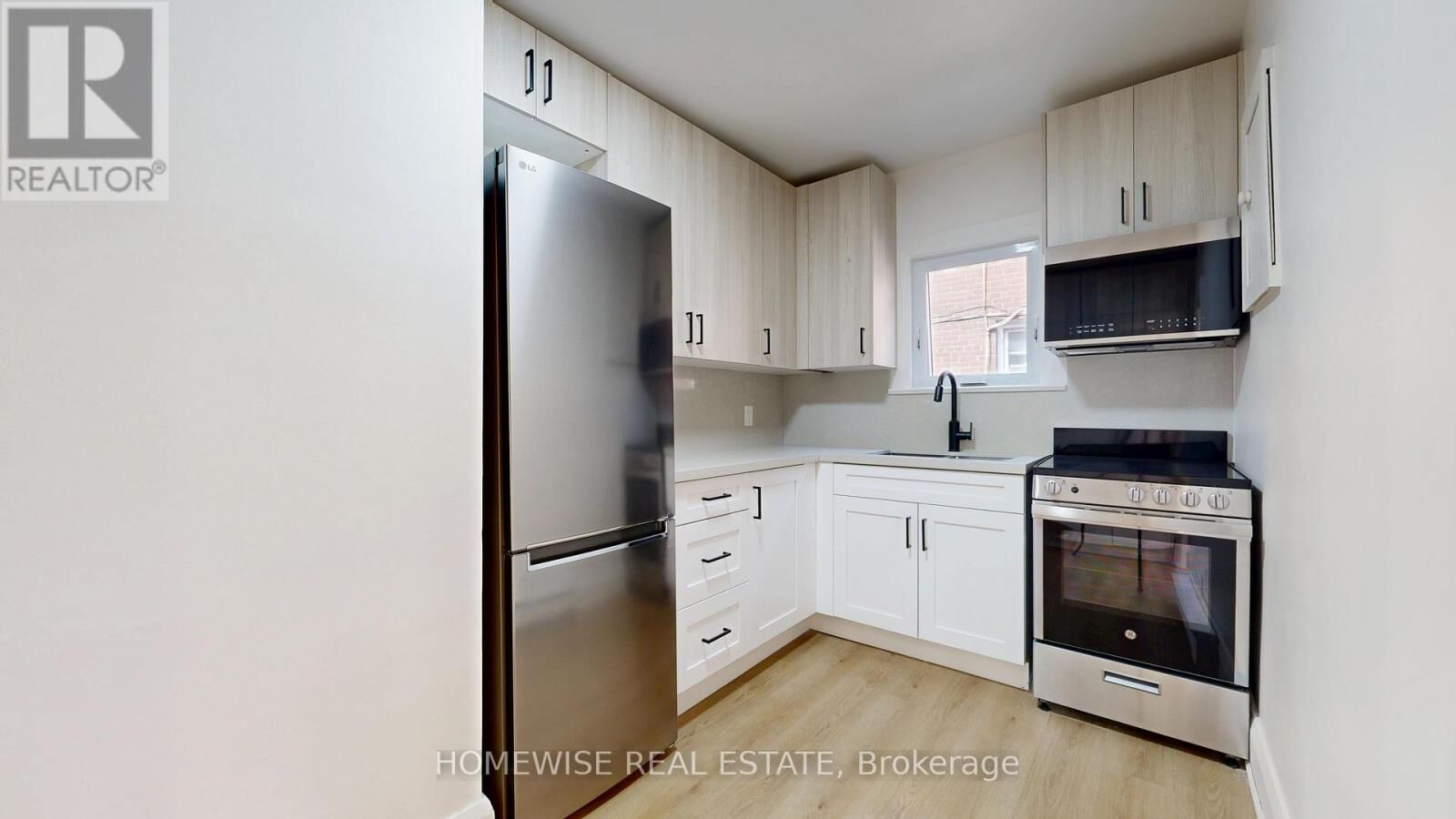 Property Photo:  1214 Avenue Road 1  ON M5N 2G4 