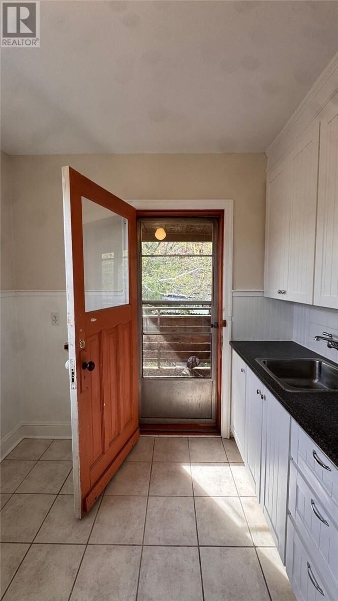 Property Photo:  105 Riverside Unit# 5  ON P3E 1G7 