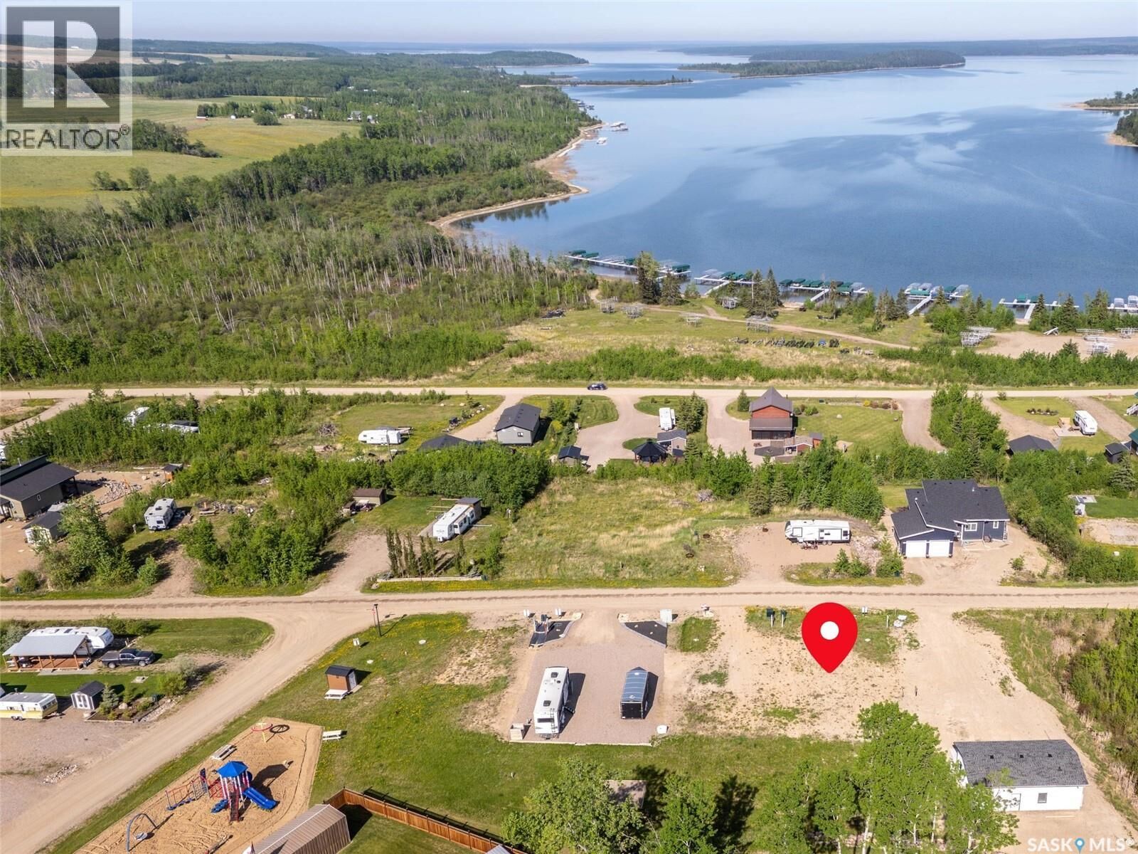 Property Photo: 914 Diamond Willow Drive SK S0M 1A0