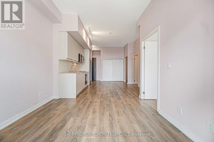 Property Photo: 36 Forest Manor Road 201 ON M2J 1M1