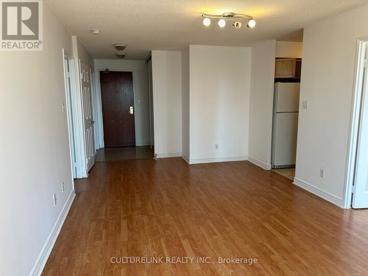 Property Photo:  28 Empress Avenue 1815  ON M2N 6Z7 