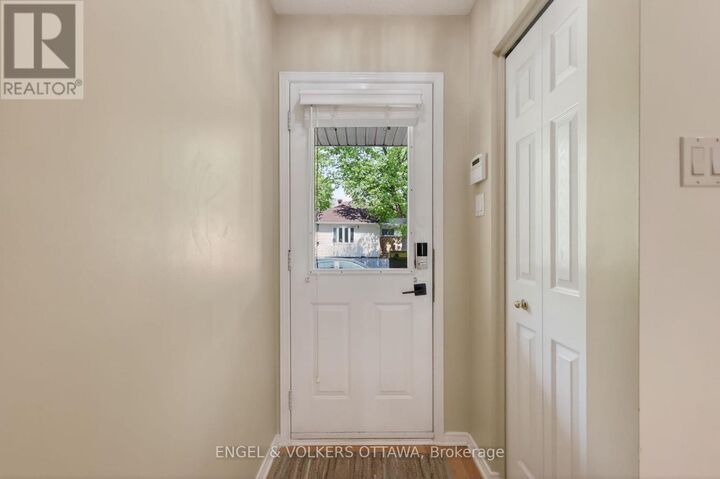 Property Photo:  90B Templeton Street  ON K1N 6X3 