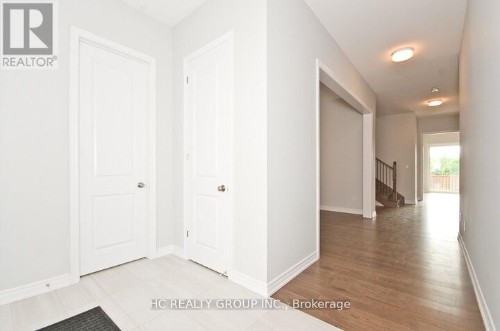 Property Photo:  92 Pine Hill Crescent  ON L4G 3X9 