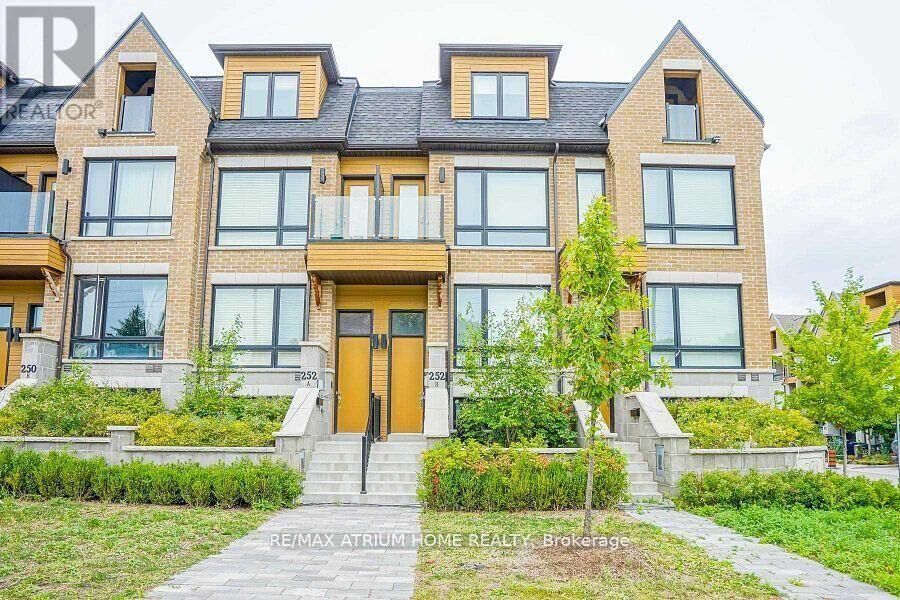 Property Photo:  252B Finch Avenue East  ON M2N 0K3 