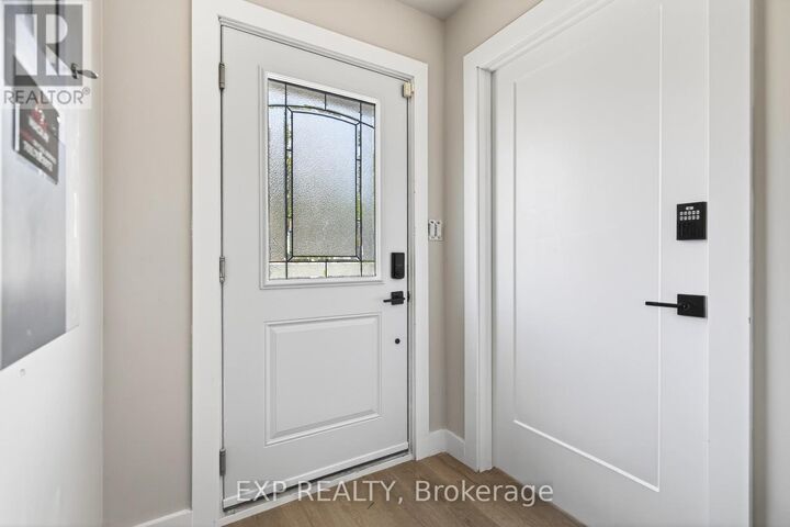 Property Photo:  263 Anne Street North 1  ON L4N 4Y1 