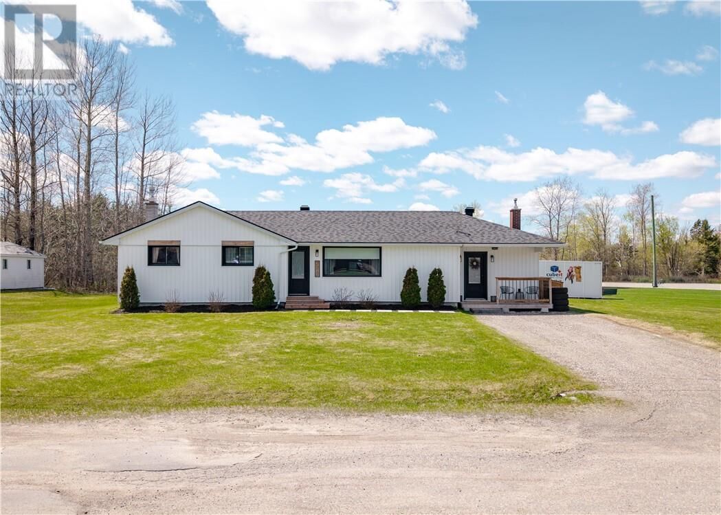 Property Photo: 3977 Wayne Crescent ON P3N 1J6