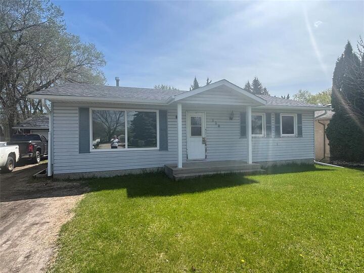 Property Photo: 228 Lilac Bay MB R5G 2C0