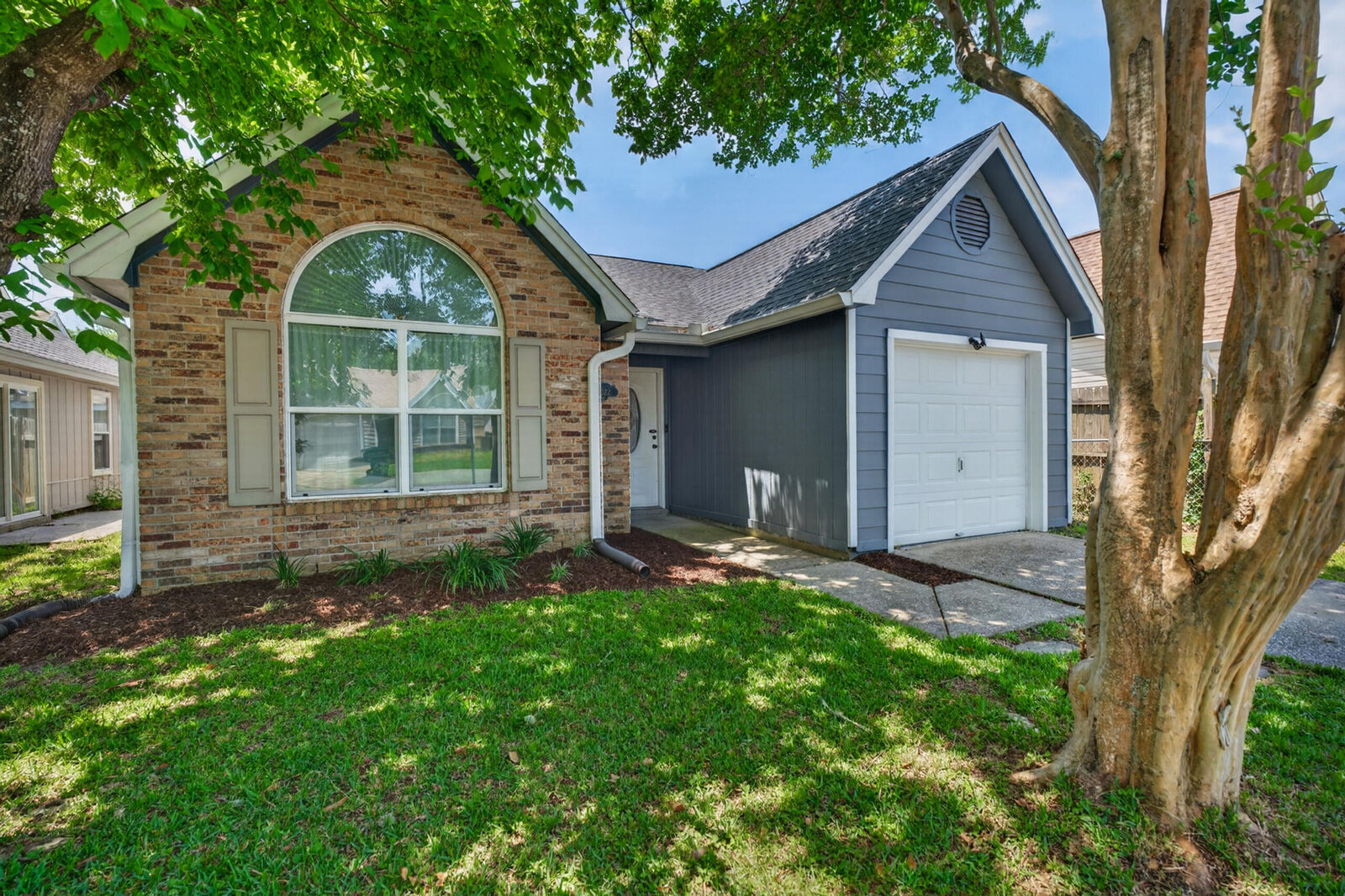 Property Photo:  3022 Yorktown Circle  FL 32547 