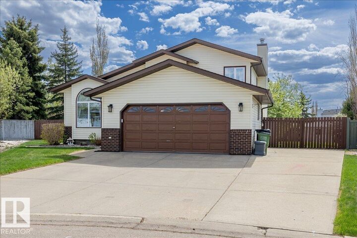 Property Photo: 5611 152B Avenue NW AB T5A 4X8