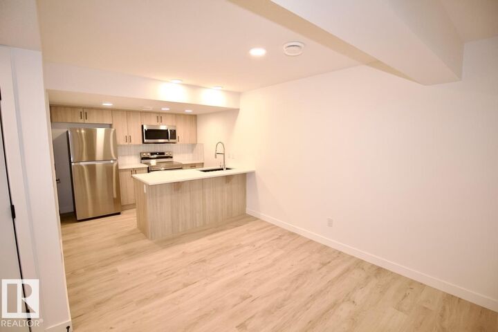 Property Photo: 6324 27 Avenue SW Bsmt AB T6X 3G4