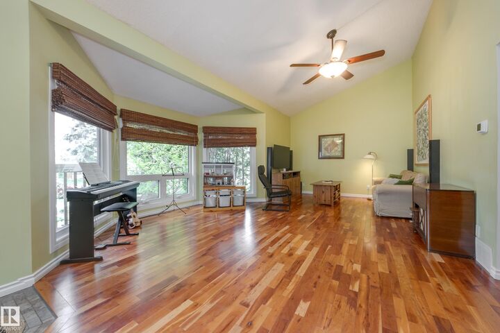 Property Photo: 9327 75 Avenue NW AB T6E 1H3