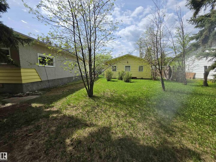 Property Photo:  4512 45 Avenue  AB T0E 0A0 