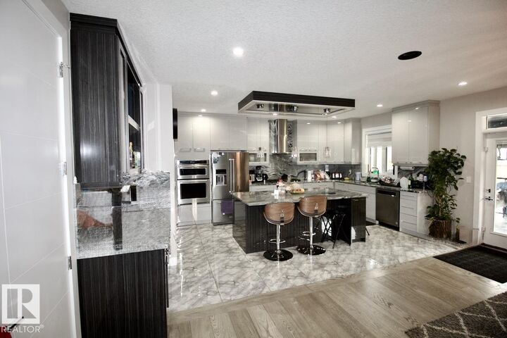 Property Photo:  1326 Hainstock Way SW Upper  AB T6W 3B6 