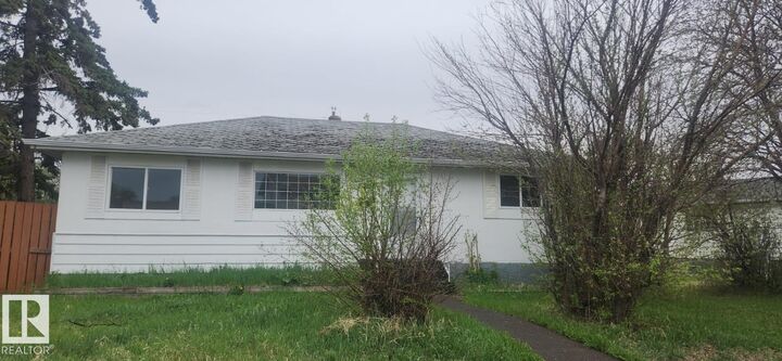 Property Photo:  13904 135 Avenue NW  AB T5L 3Y8 