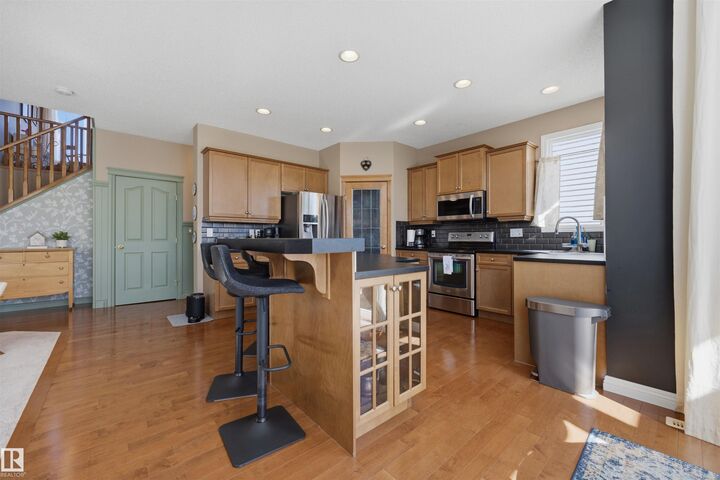 Property Photo:  255 Suncrest Road  AB T8H 0B5 