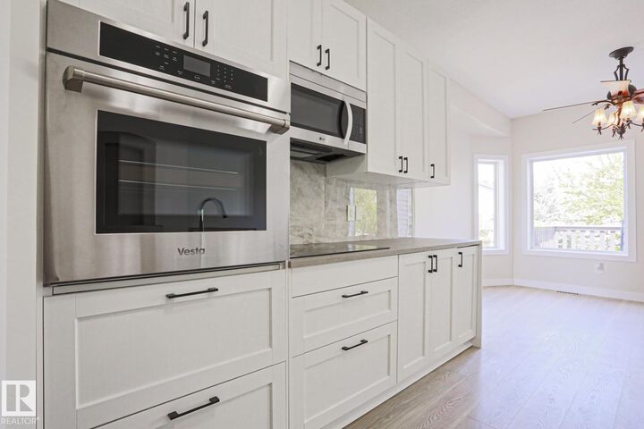 Property Photo:  82 Meadowview Point(E)  AB T8H 2E8 