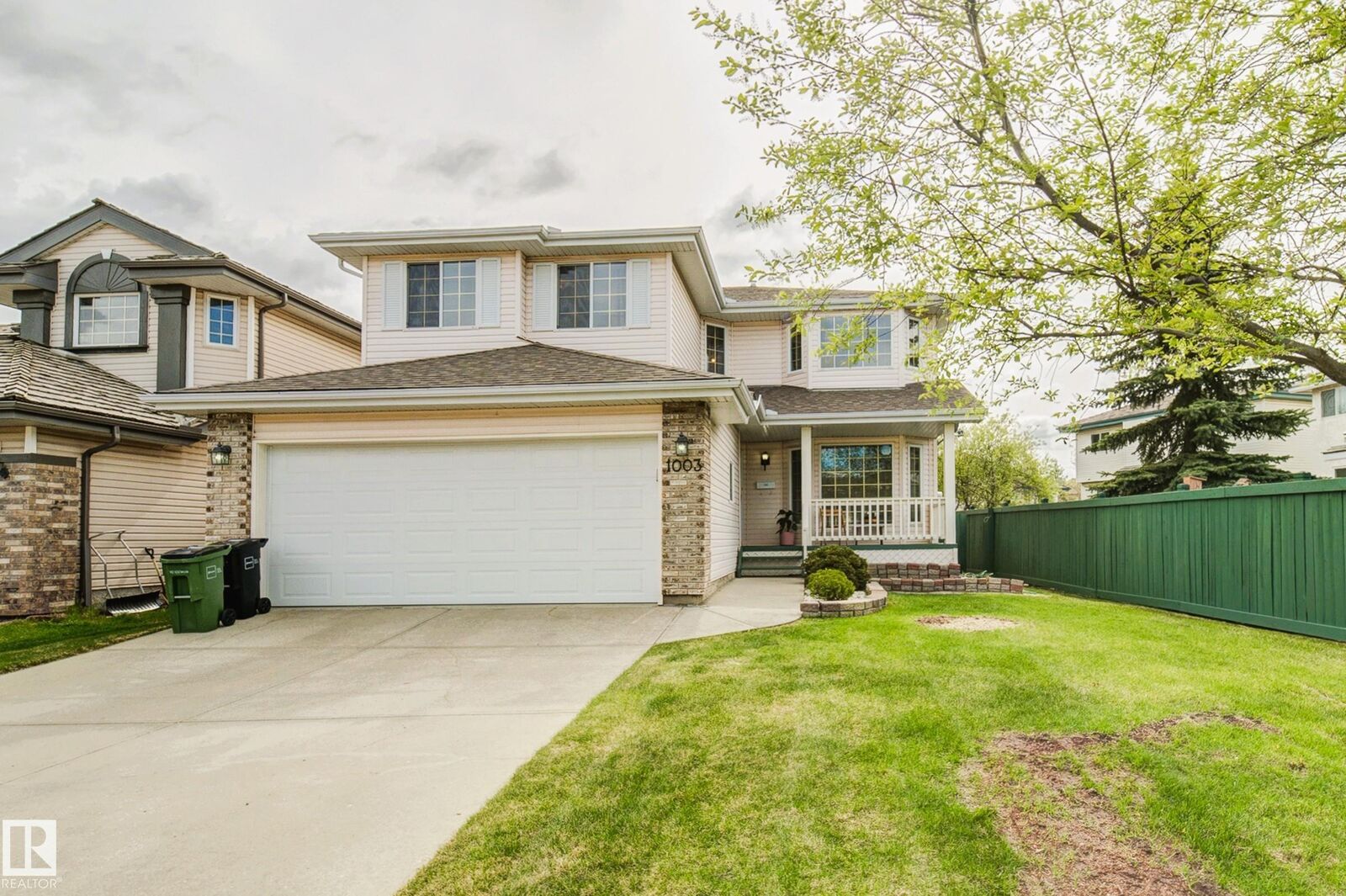 Property Photo:  1003 Blackburn Close SW  AB T6W 1C3 
