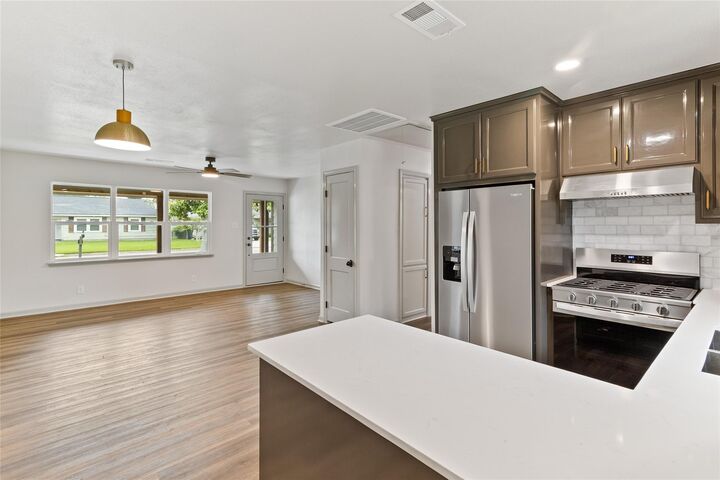 Property Photo:  1108 Nottingham Drive  TX 77515 