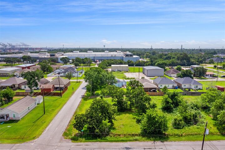 Property Photo:  0 N 2nd Street  TX 77571 