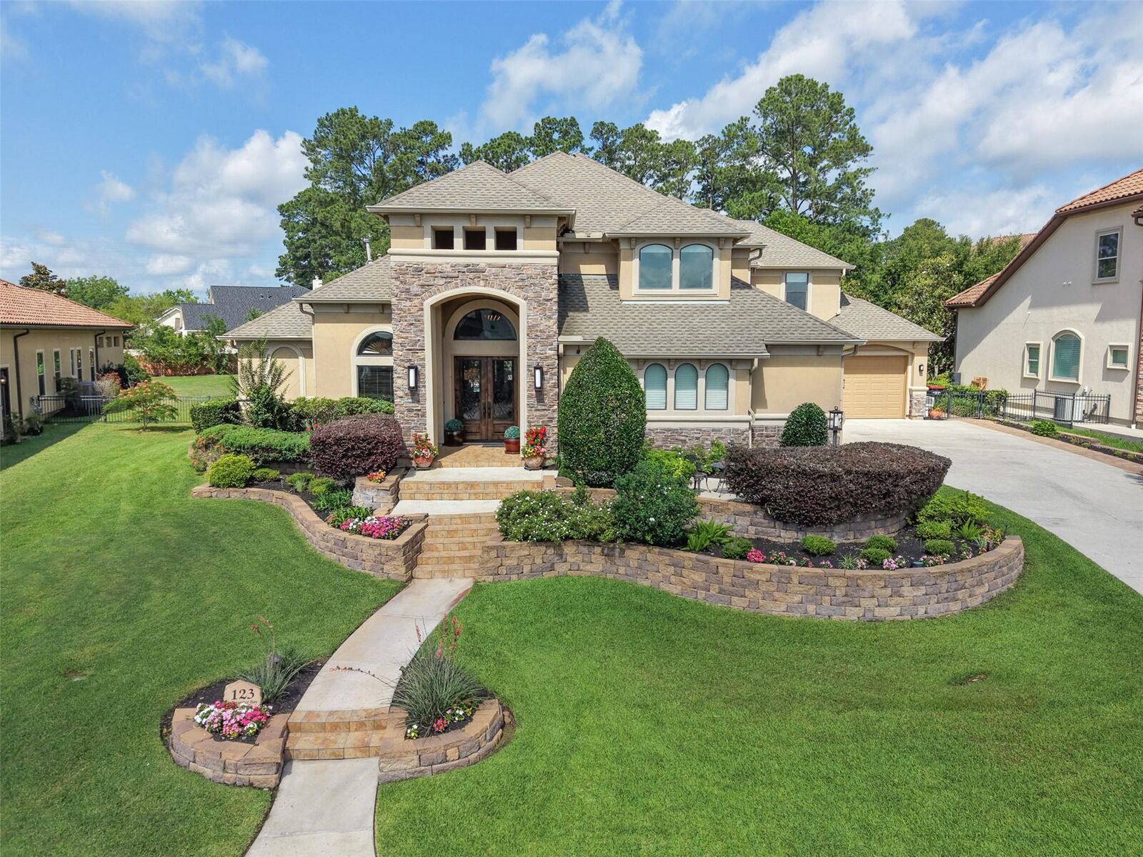 Property Photo: 123 Bentwater Bay Drive TX 77356