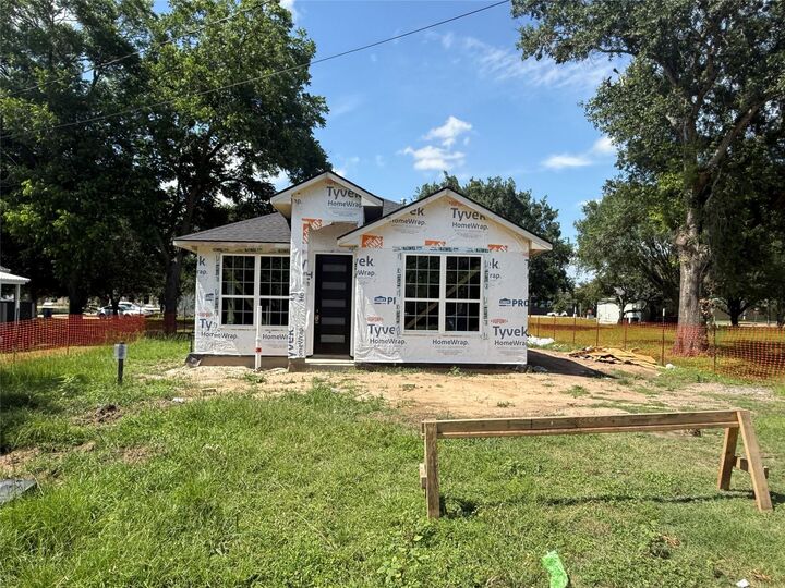 Property Photo: 2310 Fitz Lee Street TX 77484