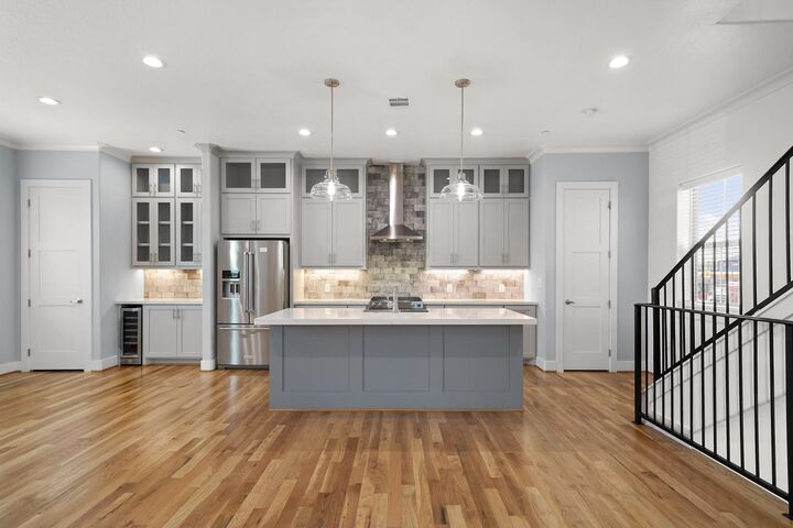 Property Photo:  5345 Larkin Street  TX 77007 